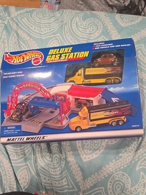 New Hot Wheels Deluxe Gas Station Vw Bug 1998